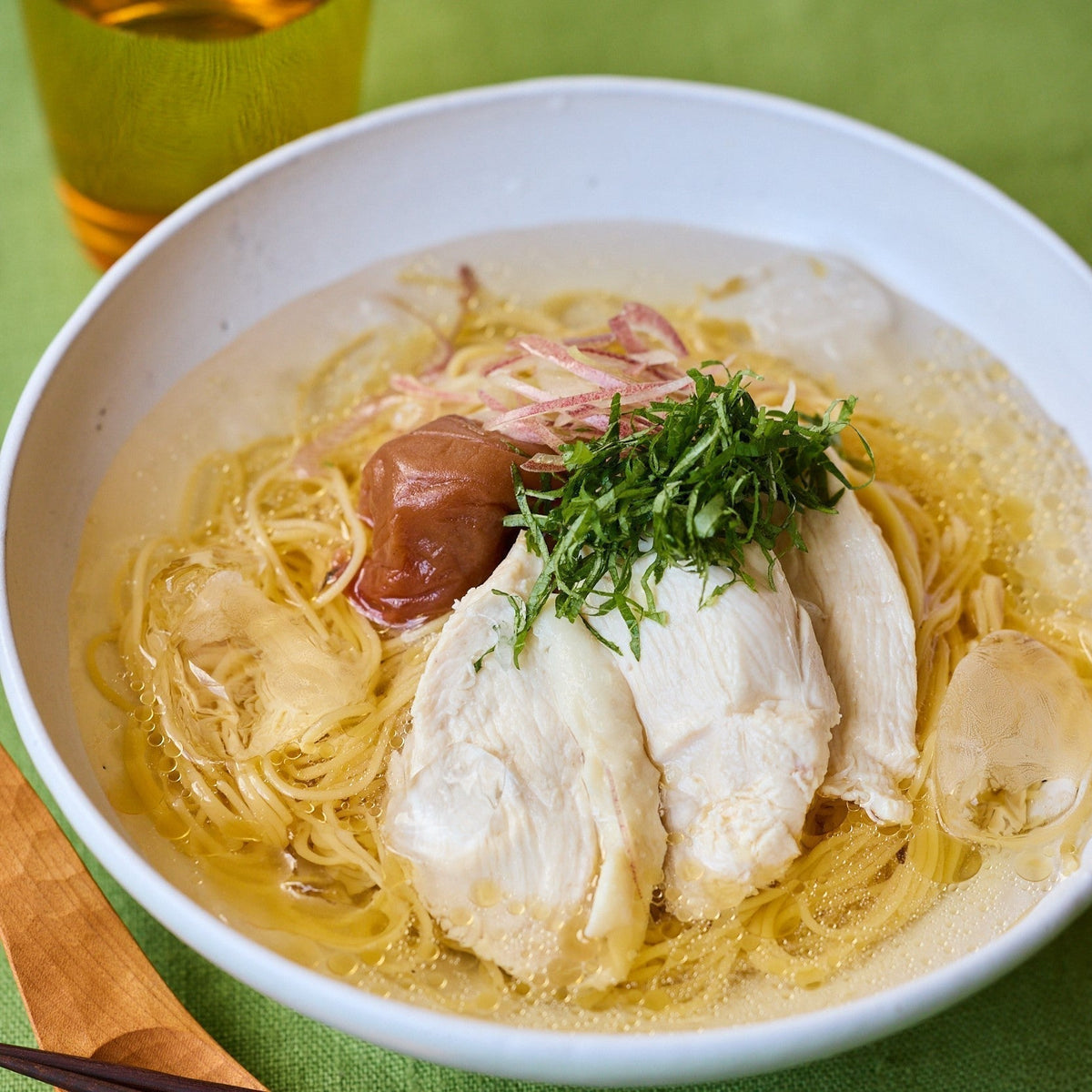 レンジで簡単!大葉と梅のさっぱり冷やしラーメンの作り方・レシピ