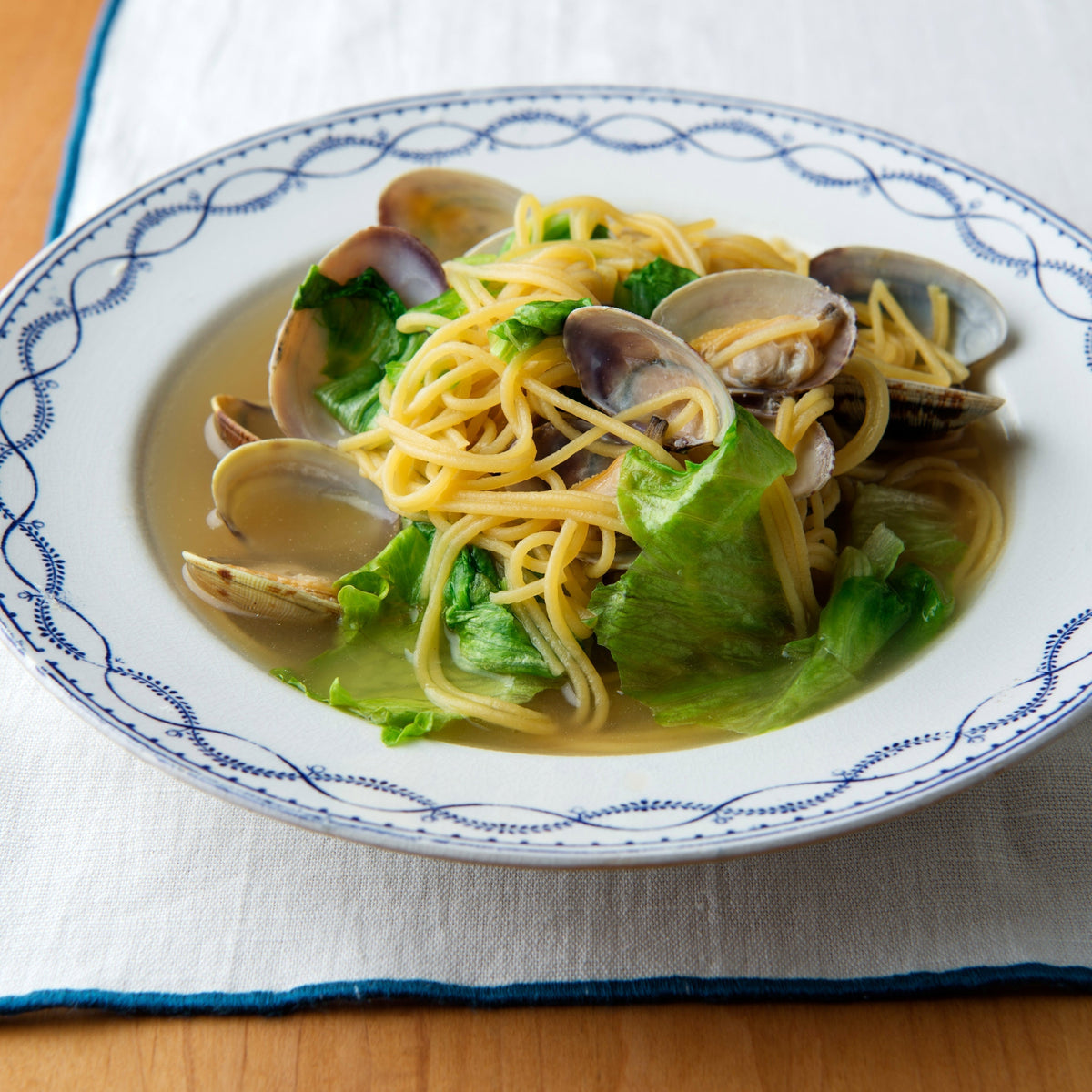 フライパンひとつで簡単!あさりとレタスのスープパスタの作り方・レシピ
