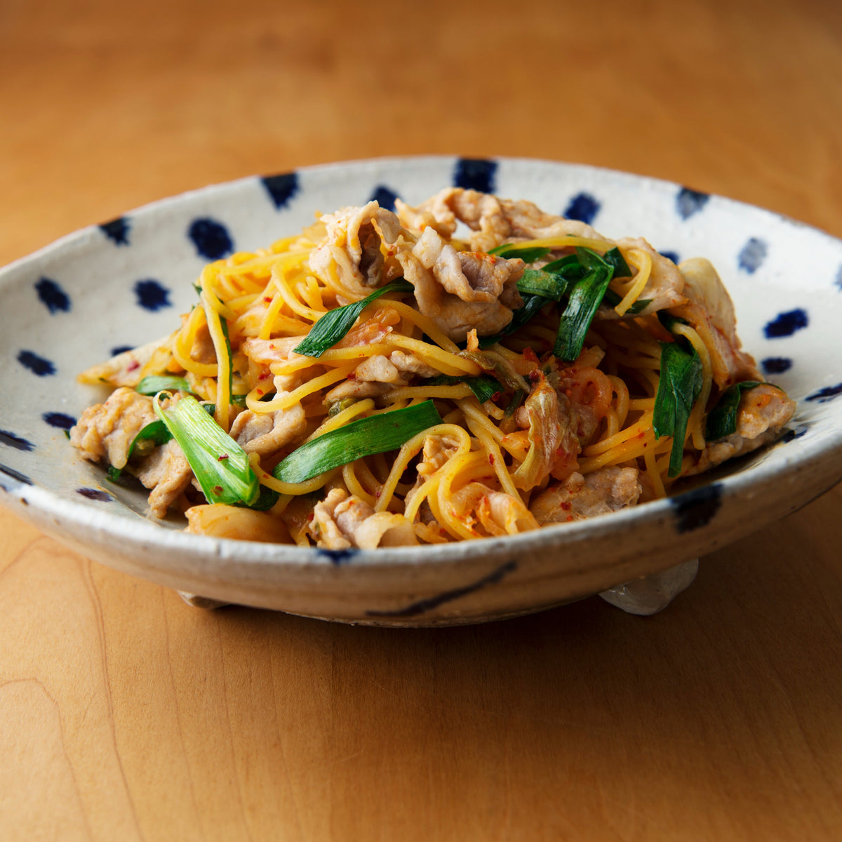 フライパンひとつで簡単!にら豚キムチ麺の作り方・レシピ