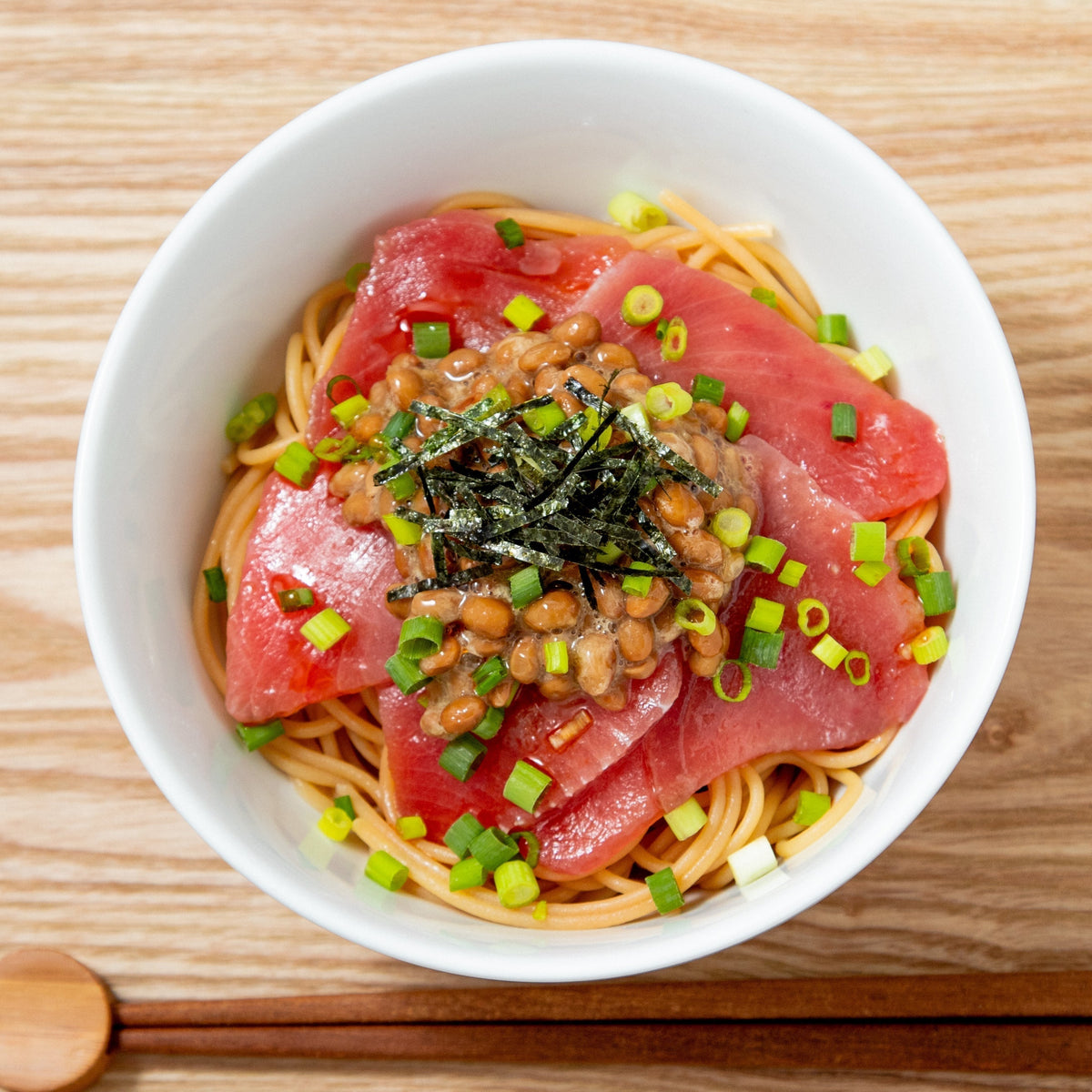 まぐろと納豆のにんにく醤油まぜそばの作り方・レシピ