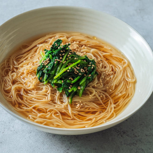 【スポーツ管理栄養士 佐藤彩香さんレシピ】生姜とほうれん草ののっけ素麺の作り方・レシピ