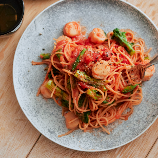 ホタテと菜の花のピリ辛トマトパスタの作り方・レシピ