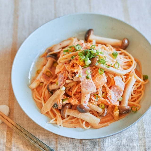 ベーコンとしめじのキムチクリームパスタの作り方・レシピ