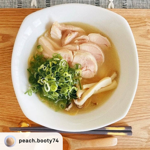 【peach.booty74 レシピ】柔らか低温調理の鶏モモ肉のせ、鶏白湯ラーメンの作り方・レシピ