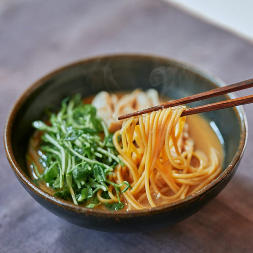 サラダチキンと豆苗の味噌ラーメンの作り方・レシピ